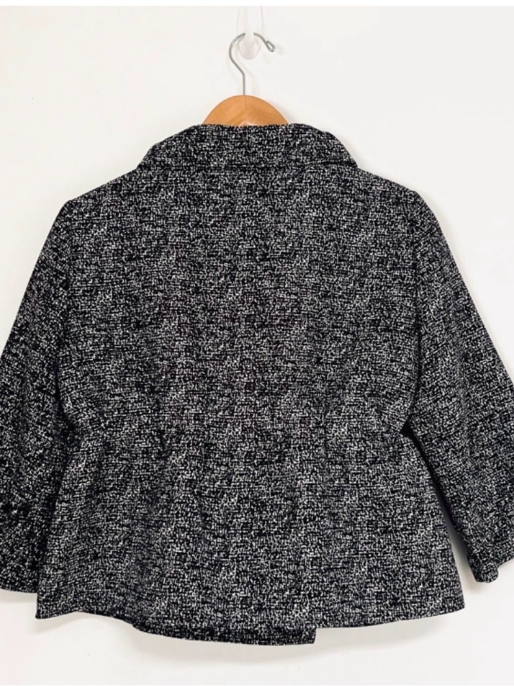 Yves Saint Laurent Black & White Tweed Double-Breasted Blazer - Picture 6 of 10